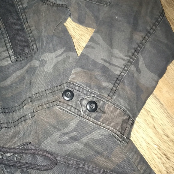 AE Utility Camouflage Jacket W/ Removable Faux Fur - Picture 3 of 8